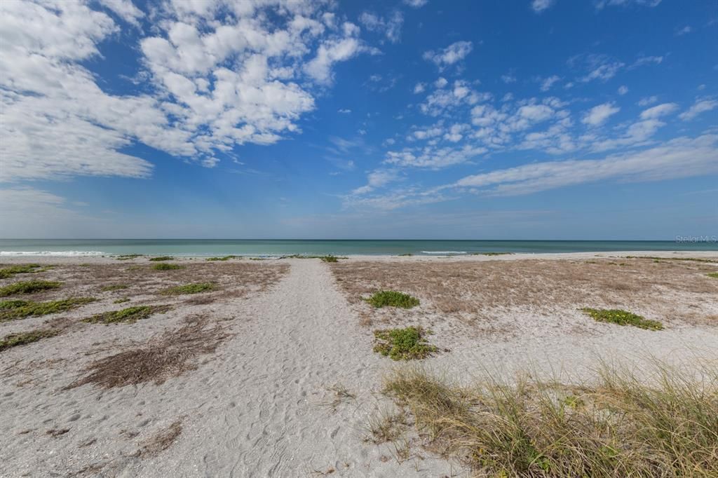 For Sale: $600,000 (2 beds, 2 baths, 1075 Square Feet)