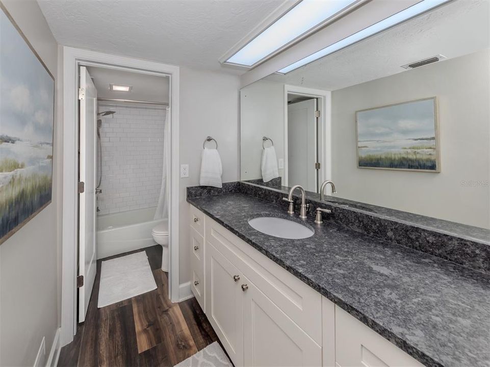 For Sale: $600,000 (2 beds, 2 baths, 1075 Square Feet)