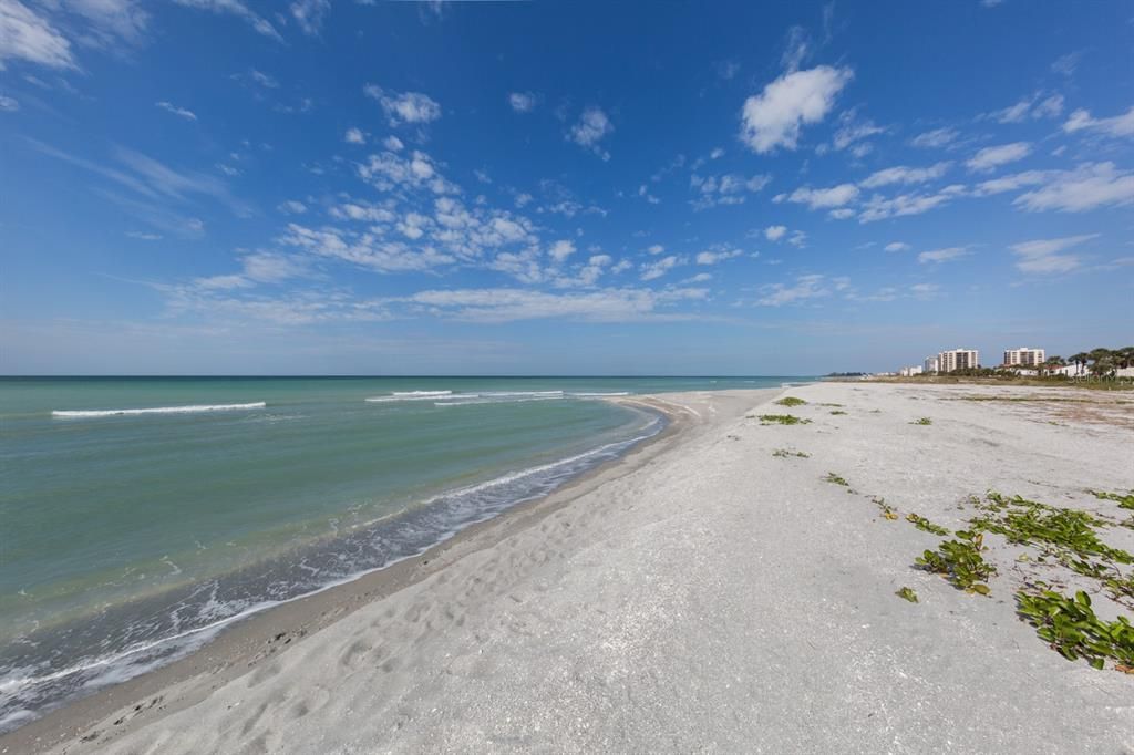 For Sale: $600,000 (2 beds, 2 baths, 1075 Square Feet)