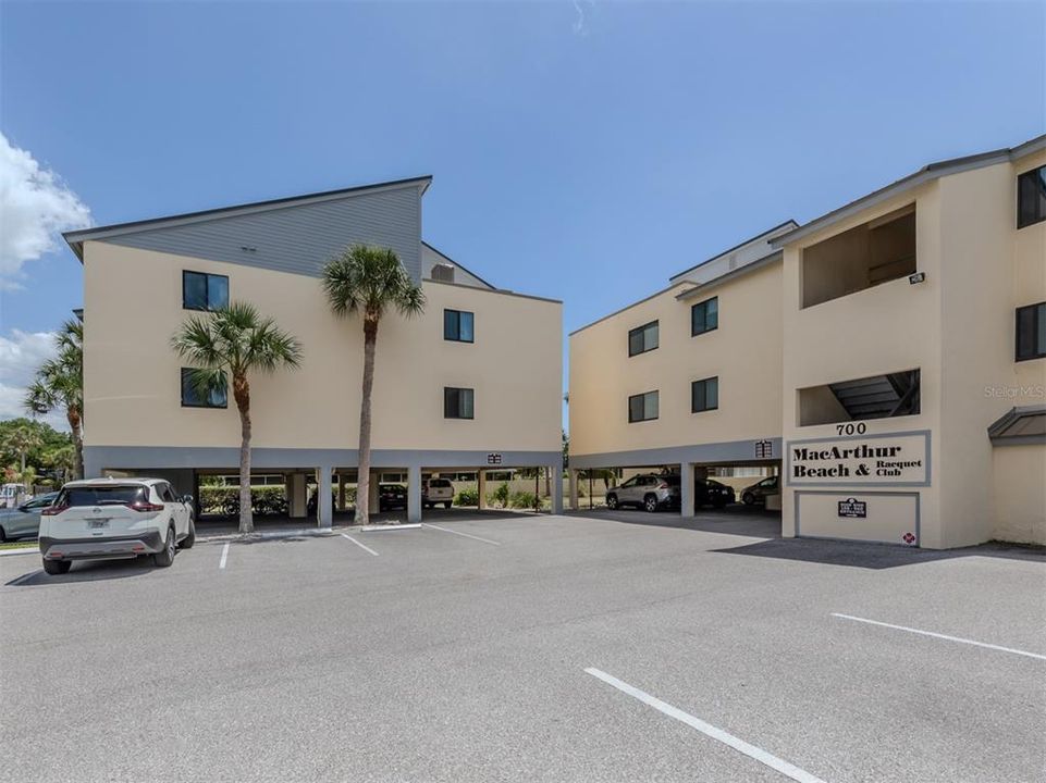 For Sale: $600,000 (2 beds, 2 baths, 1075 Square Feet)