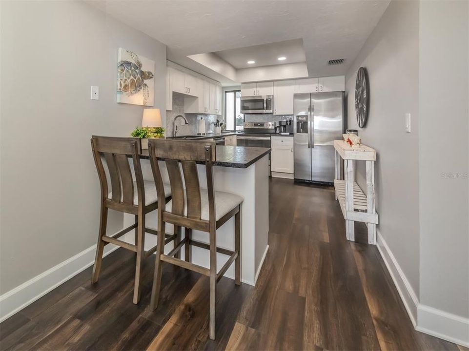 For Sale: $600,000 (2 beds, 2 baths, 1075 Square Feet)