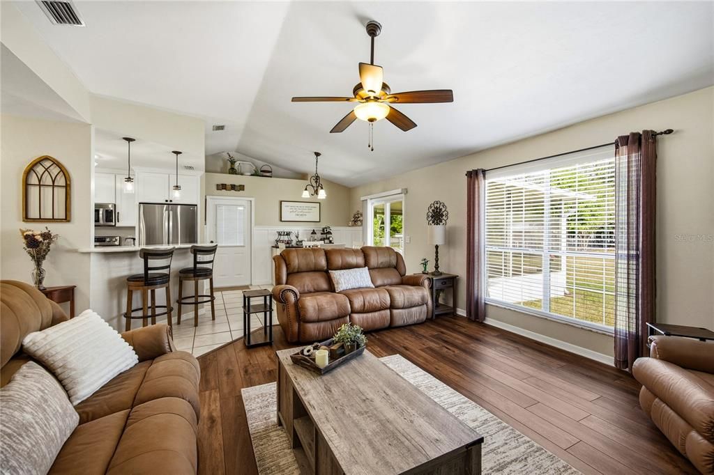 Active With Contract: $289,900 (3 beds, 2 baths, 1350 Square Feet)