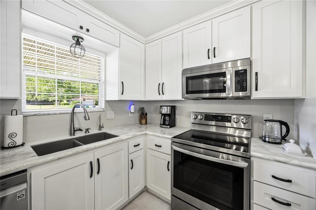 Active With Contract: $289,900 (3 beds, 2 baths, 1350 Square Feet)