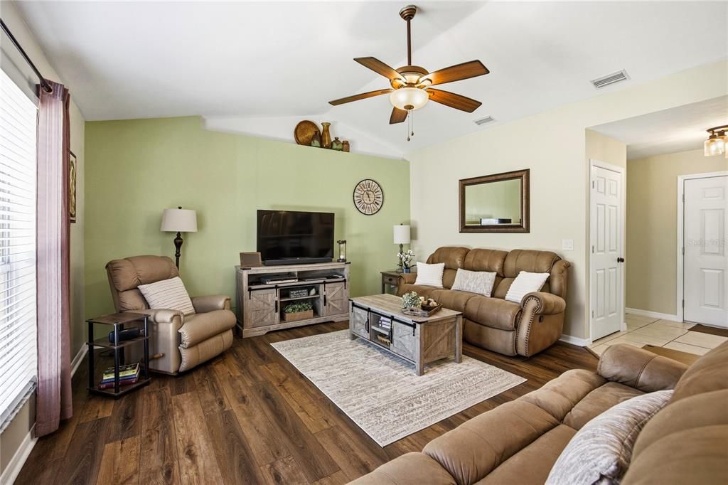 Active With Contract: $289,900 (3 beds, 2 baths, 1350 Square Feet)