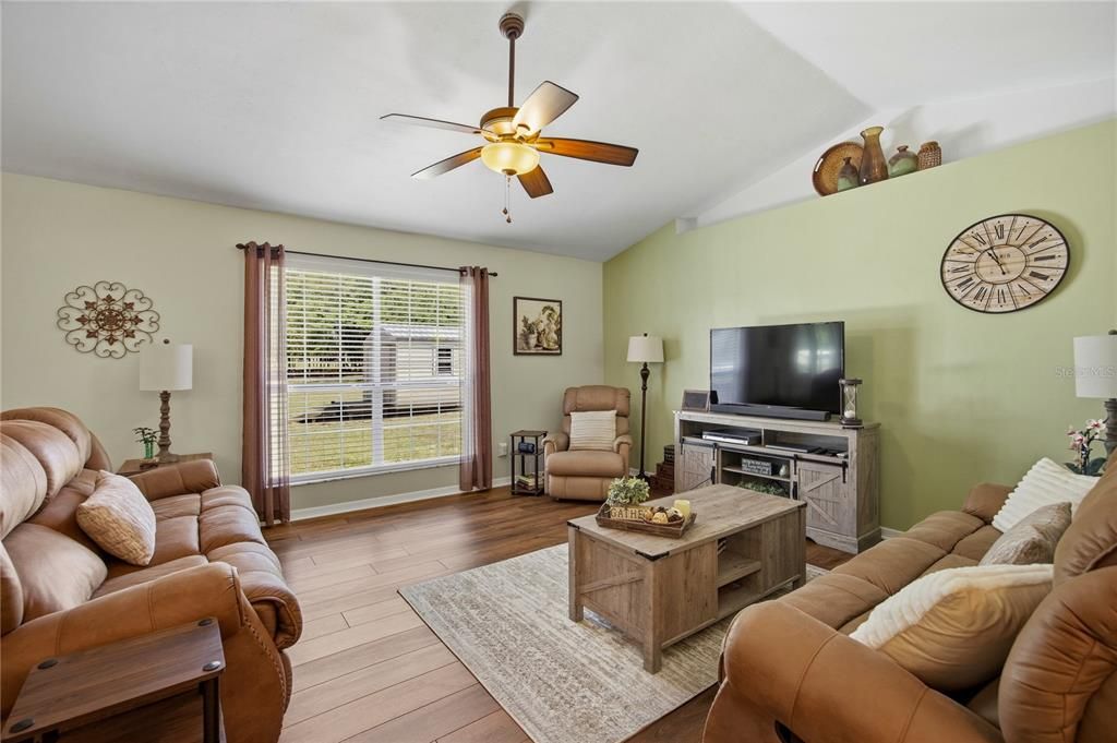 Active With Contract: $289,900 (3 beds, 2 baths, 1350 Square Feet)