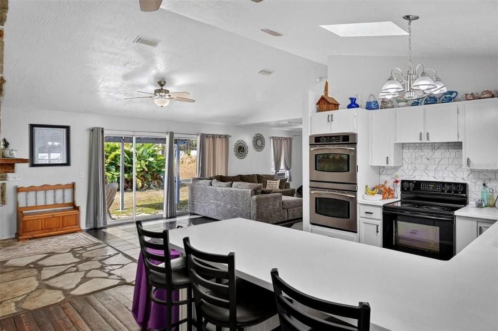 For Sale: $399,000 (7 beds, 2 baths, 1952 Square Feet)
