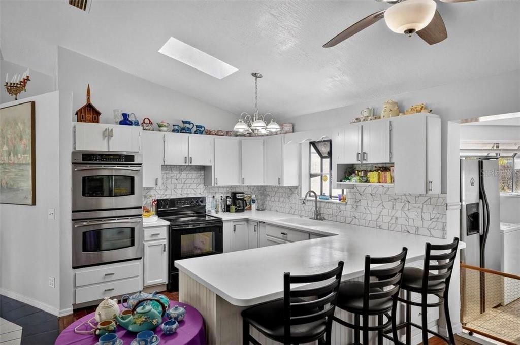 For Sale: $399,000 (7 beds, 2 baths, 1952 Square Feet)