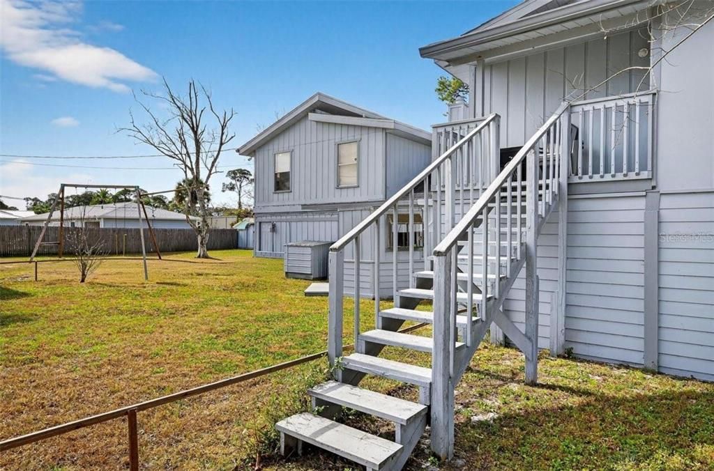 For Sale: $399,000 (7 beds, 2 baths, 1952 Square Feet)