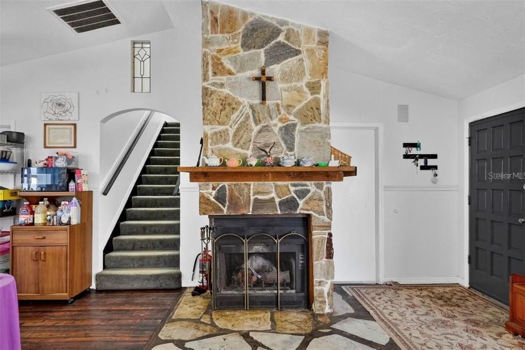 For Sale: $399,000 (7 beds, 2 baths, 1952 Square Feet)