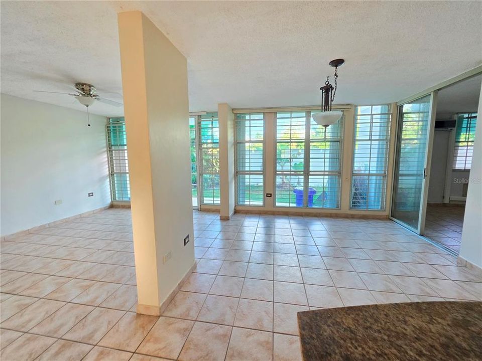 Active With Contract: $250,000 (4 beds, 2 baths, 1794 Square Feet)
