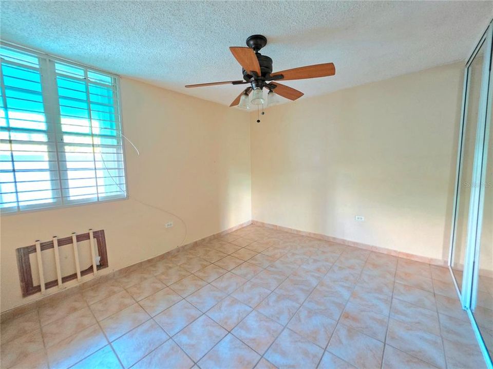 Active With Contract: $250,000 (4 beds, 2 baths, 1794 Square Feet)
