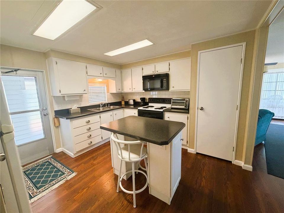 For Sale: $124,000 (2 beds, 2 baths, 1312 Square Feet)