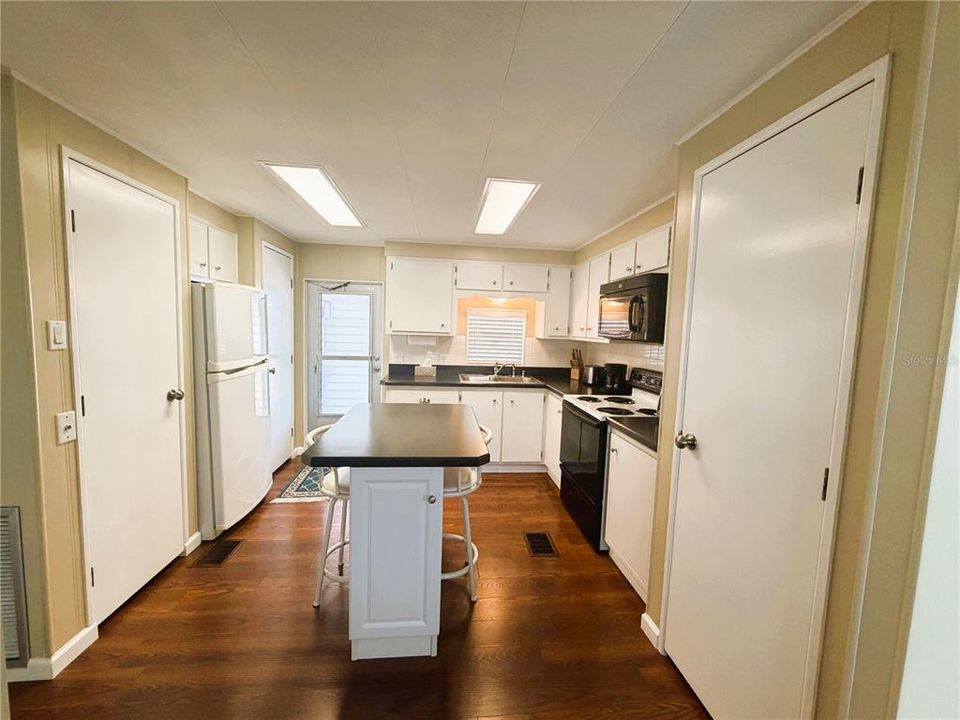 For Sale: $124,000 (2 beds, 2 baths, 1312 Square Feet)