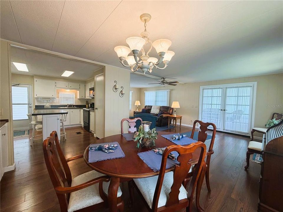 For Sale: $124,000 (2 beds, 2 baths, 1312 Square Feet)