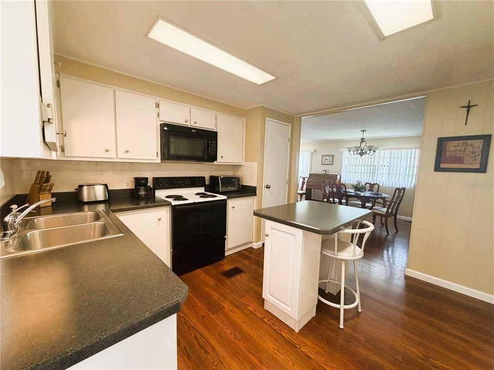 For Sale: $124,000 (2 beds, 2 baths, 1312 Square Feet)