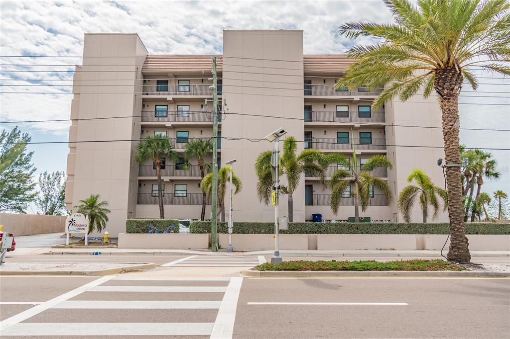 For Rent: $8,000 (3 beds, 2 baths, 1455 Square Feet)