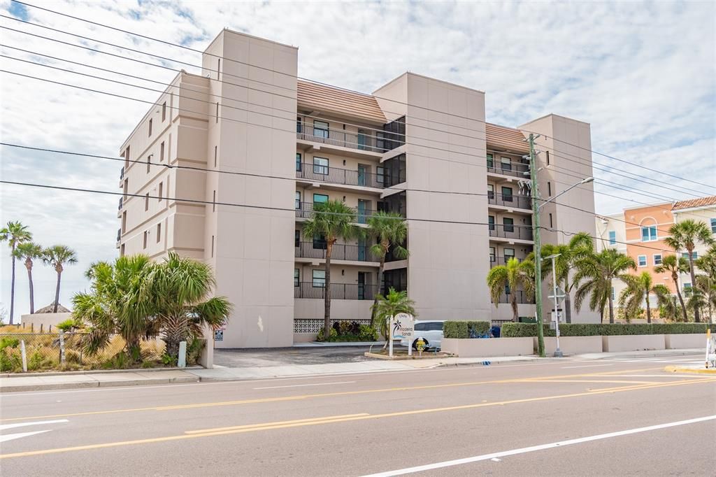 For Rent: $8,000 (3 beds, 2 baths, 1455 Square Feet)