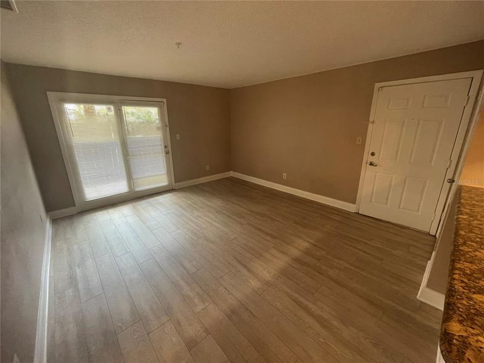 Active With Contract: $1,275 (1 beds, 1 baths, 662 Square Feet)
