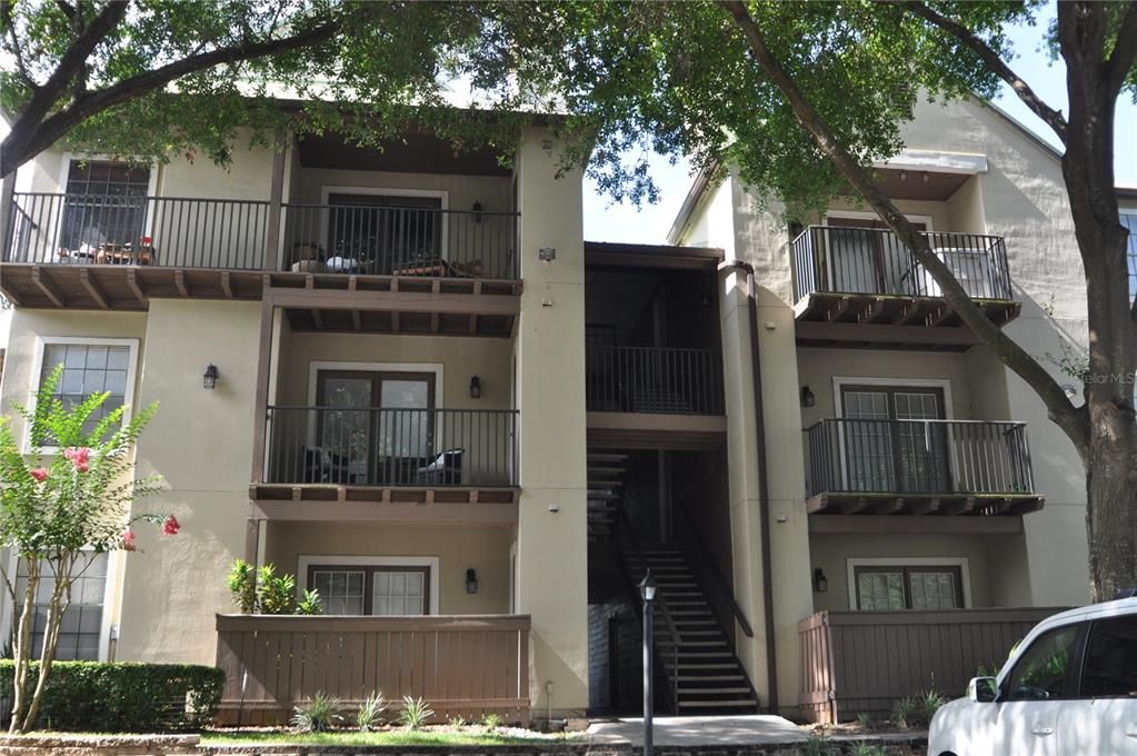 Active With Contract: $1,275 (1 beds, 1 baths, 662 Square Feet)