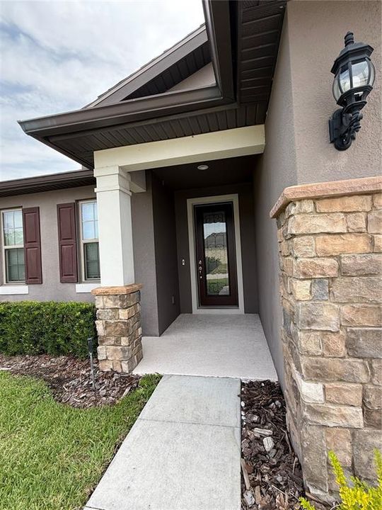 For Rent: $2,750 (4 beds, 3 baths, 1990 Square Feet)
