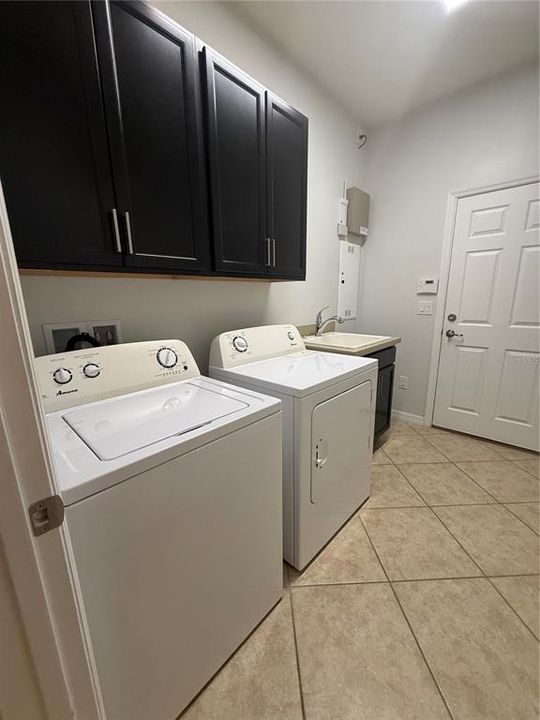 For Rent: $2,750 (4 beds, 3 baths, 1990 Square Feet)