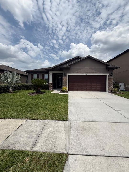 For Rent: $2,750 (4 beds, 3 baths, 1990 Square Feet)