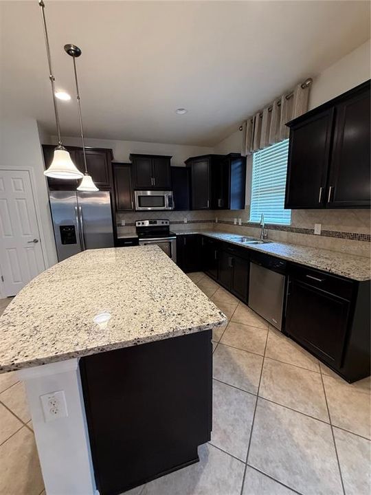 For Rent: $2,750 (4 beds, 3 baths, 1990 Square Feet)