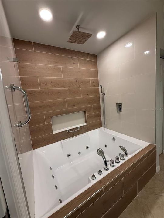 For Rent: $2,750 (4 beds, 3 baths, 1990 Square Feet)
