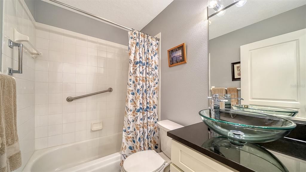 Activo con contrato: $249,900 (2 camas, 2 baños, 1068 Pies cuadrados)