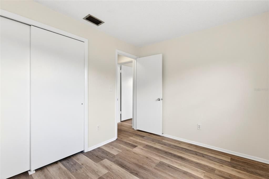 На продажу: $189,900 (2 спален, 1 ванн, 864 Квадратных фут)