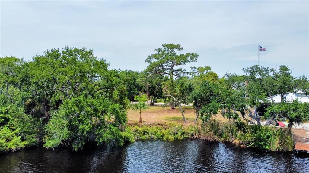 На продажу: $295,000 (0.32 acres)