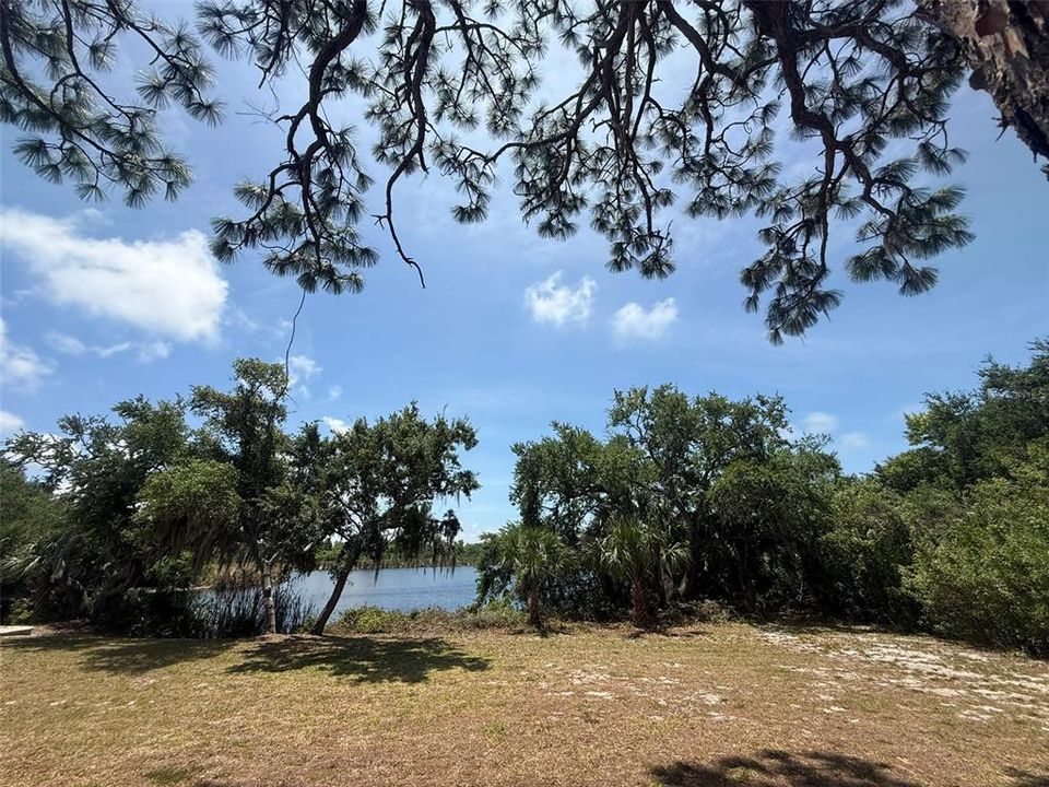 На продажу: $295,000 (0.32 acres)