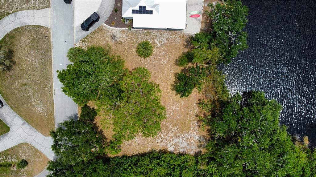 На продажу: $295,000 (0.32 acres)