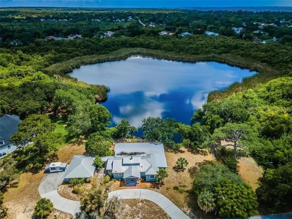 На продажу: $295,000 (0.32 acres)