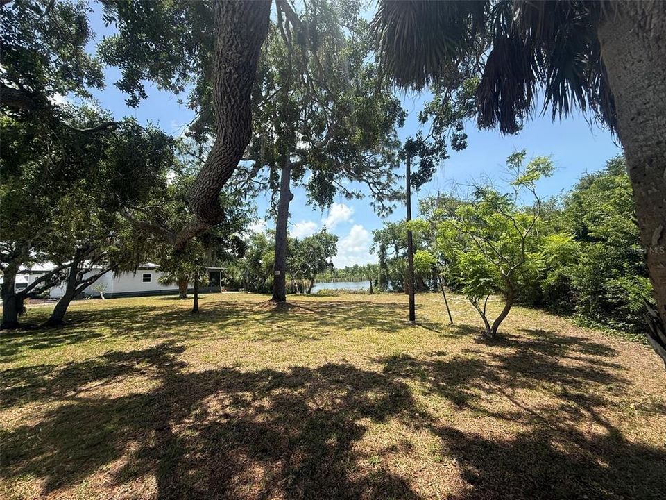 На продажу: $295,000 (0.32 acres)