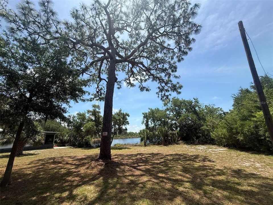 На продажу: $295,000 (0.32 acres)
