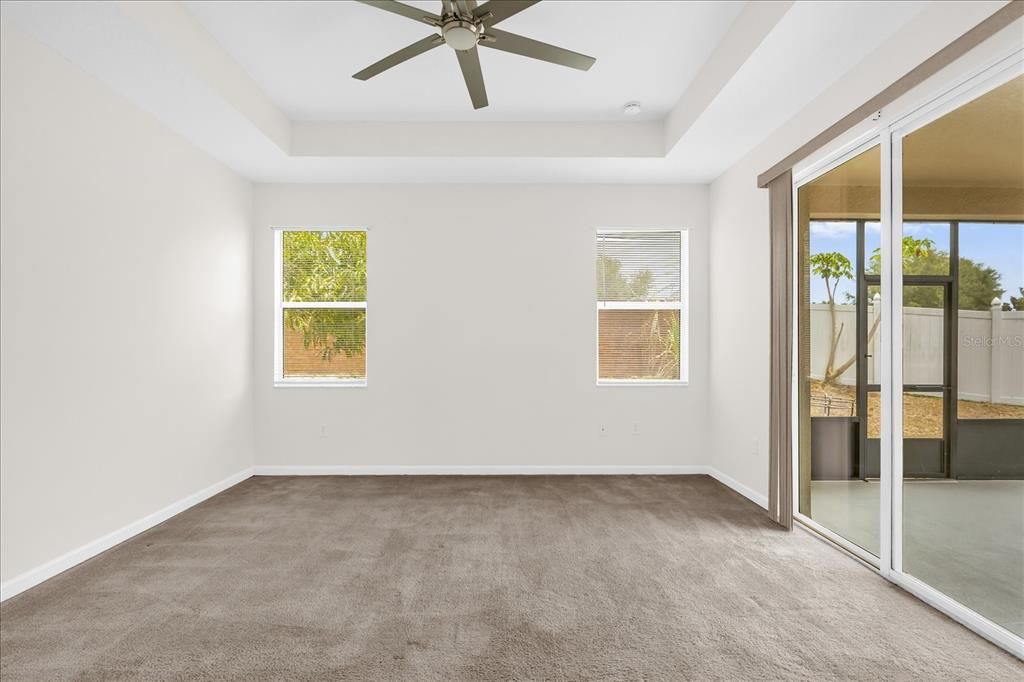 Activo con contrato: $385,000 (3 camas, 2 baños, 2056 Pies cuadrados)