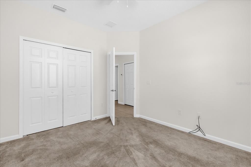 Activo con contrato: $385,000 (3 camas, 2 baños, 2056 Pies cuadrados)