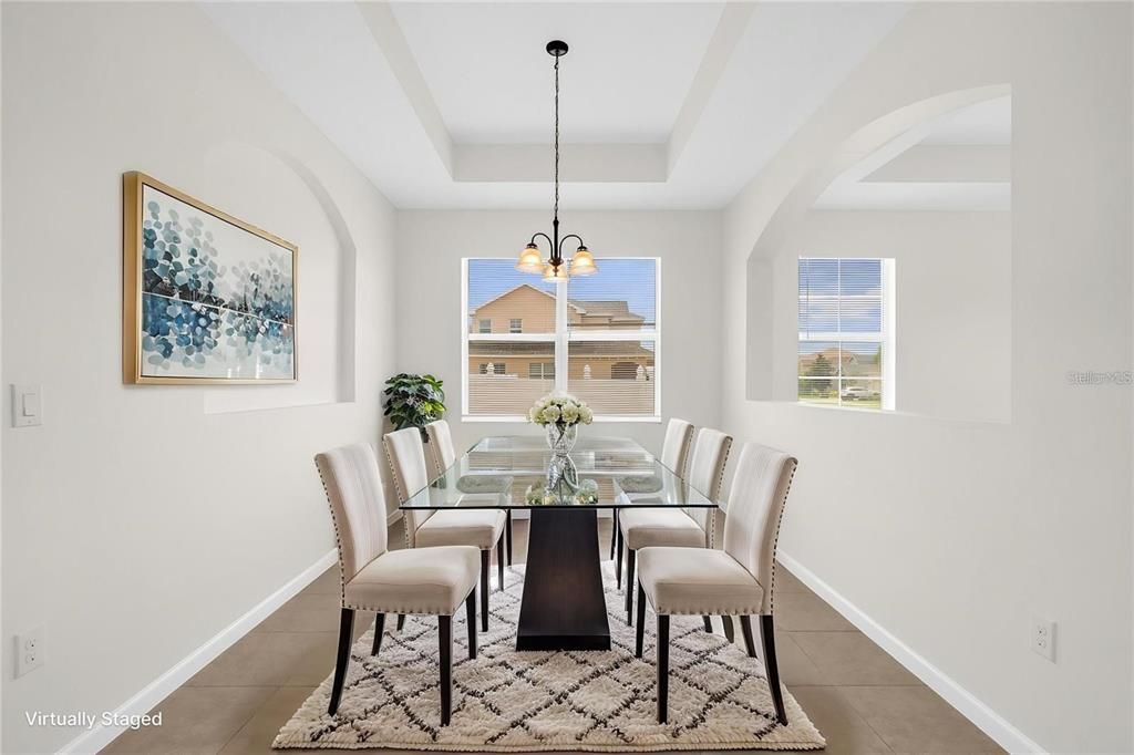 Activo con contrato: $385,000 (3 camas, 2 baños, 2056 Pies cuadrados)