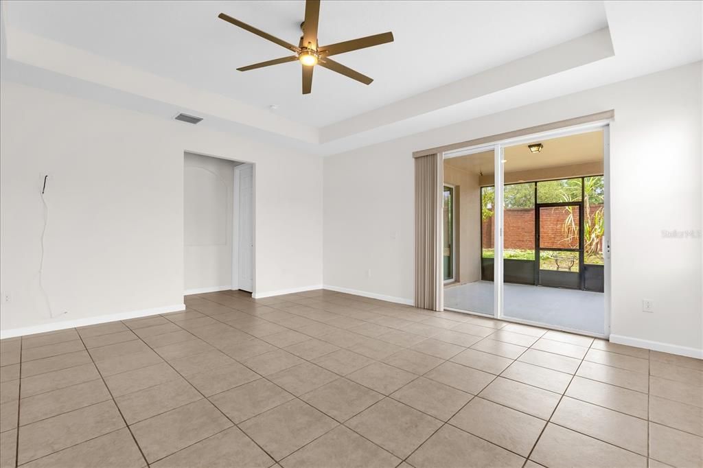 Activo con contrato: $385,000 (3 camas, 2 baños, 2056 Pies cuadrados)