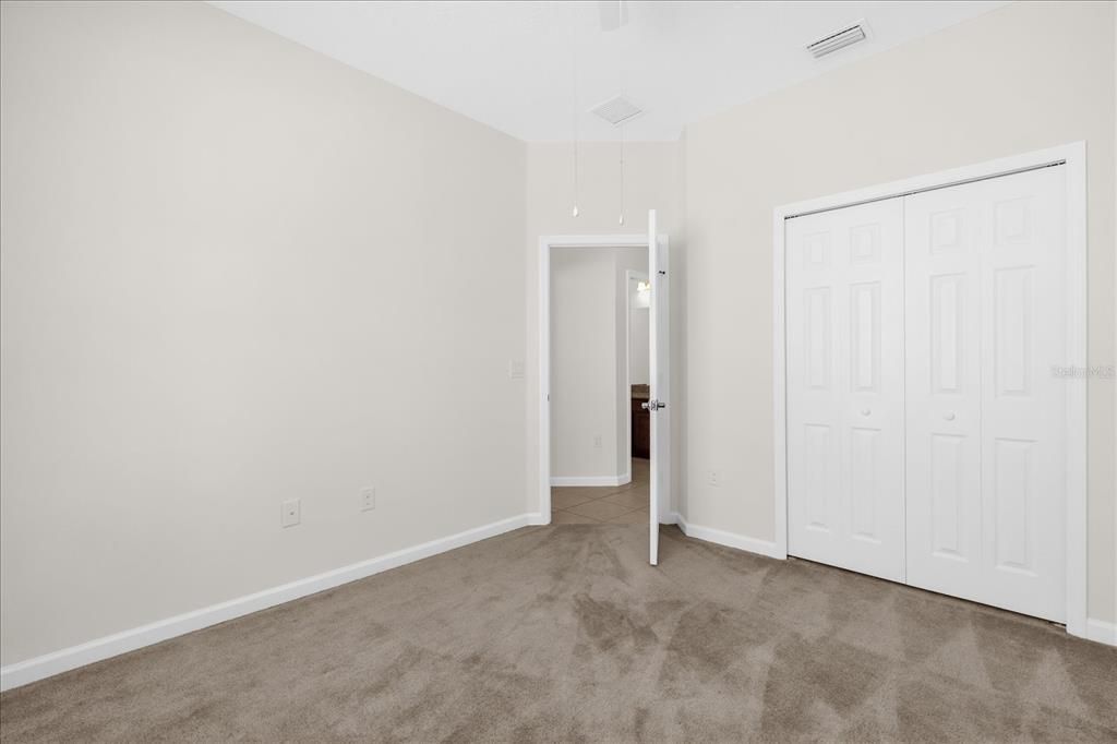 Activo con contrato: $385,000 (3 camas, 2 baños, 2056 Pies cuadrados)
