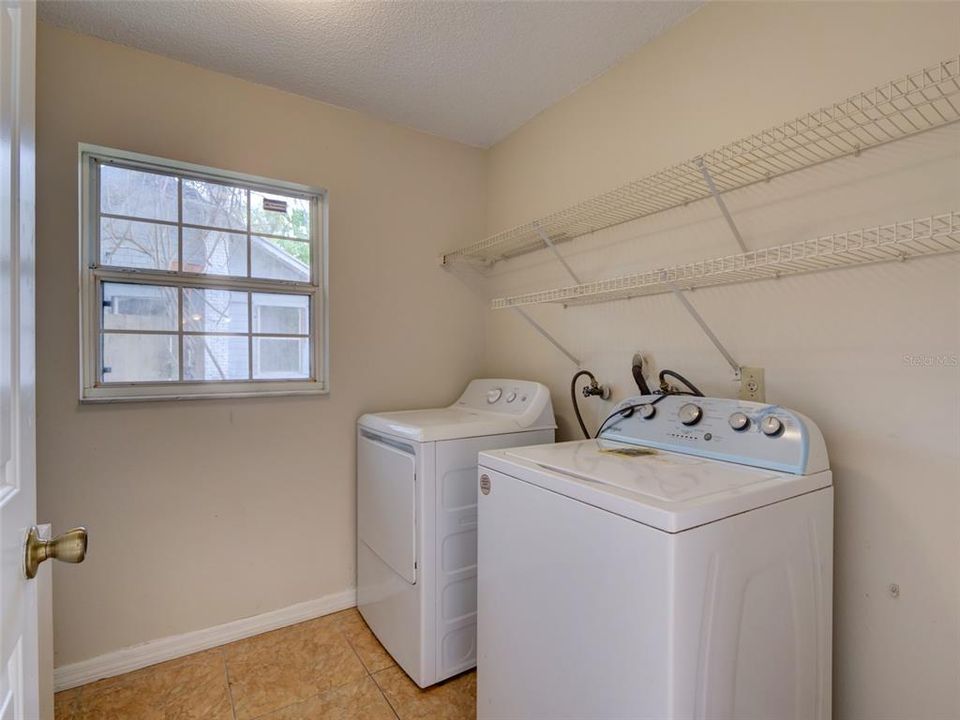 Activo con contrato: $325,000 (3 camas, 2 baños, 1234 Pies cuadrados)
