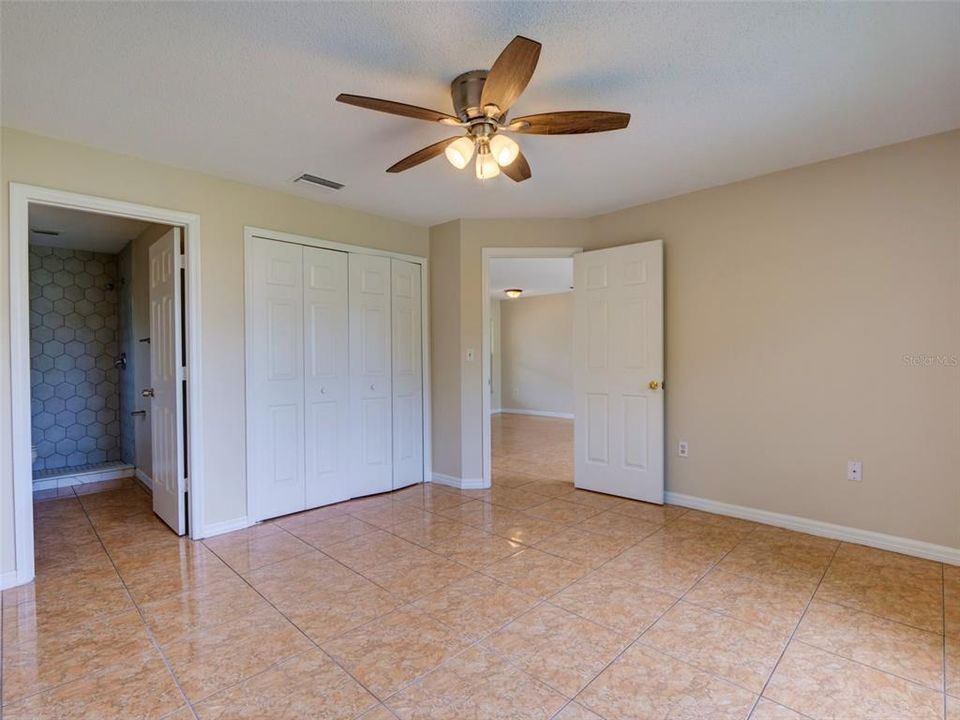 Activo con contrato: $325,000 (3 camas, 2 baños, 1234 Pies cuadrados)