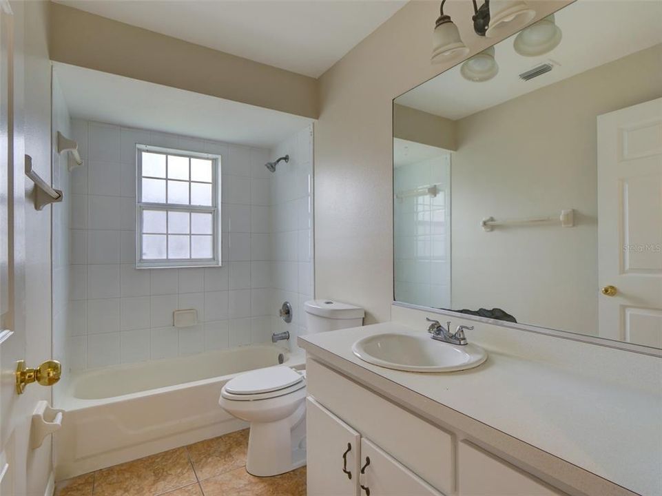 Activo con contrato: $325,000 (3 camas, 2 baños, 1234 Pies cuadrados)