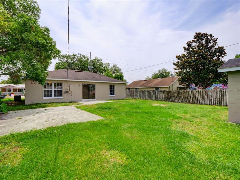Activo con contrato: $325,000 (3 camas, 2 baños, 1234 Pies cuadrados)