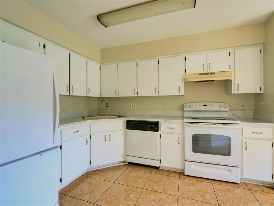 Activo con contrato: $325,000 (3 camas, 2 baños, 1234 Pies cuadrados)