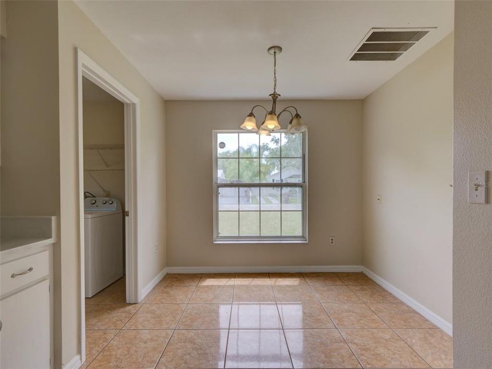 Activo con contrato: $325,000 (3 camas, 2 baños, 1234 Pies cuadrados)