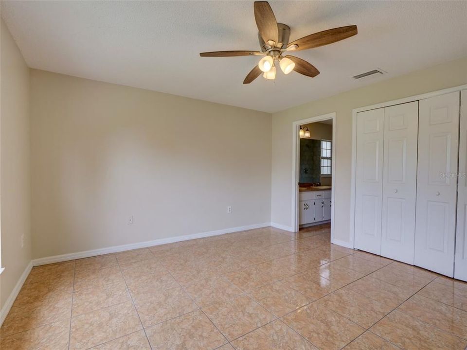 Activo con contrato: $325,000 (3 camas, 2 baños, 1234 Pies cuadrados)