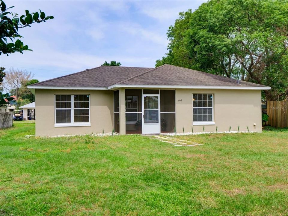Activo con contrato: $325,000 (3 camas, 2 baños, 1234 Pies cuadrados)