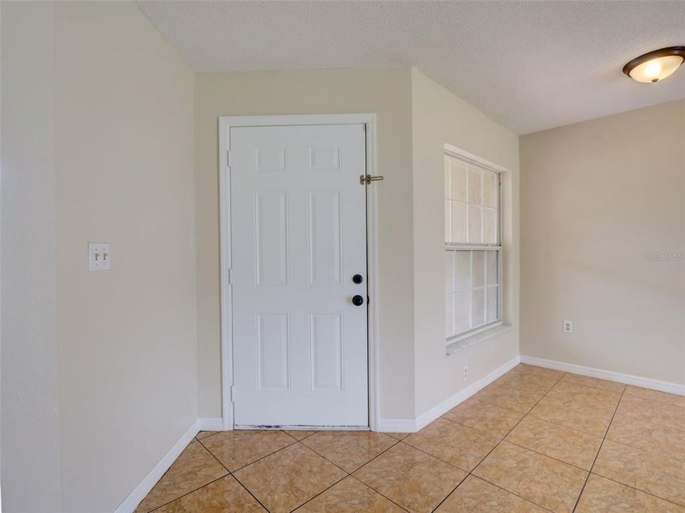Activo con contrato: $325,000 (3 camas, 2 baños, 1234 Pies cuadrados)